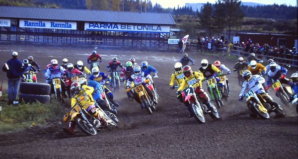 Joukkuekisan III-erän startti. Miska Aaltonen kiirehti kärkeen Vantaa kerhojoukkueiden SM-kisa 1998